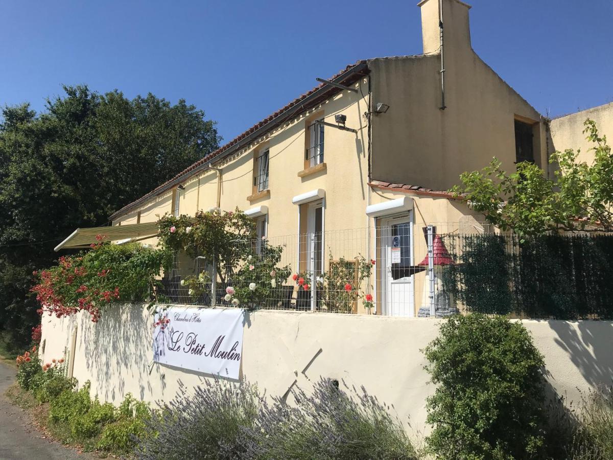 ホテル Le Petit Moulin プゾージュ エクステリア 写真