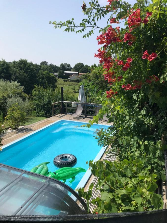 ホテル Le Petit Moulin プゾージュ エクステリア 写真