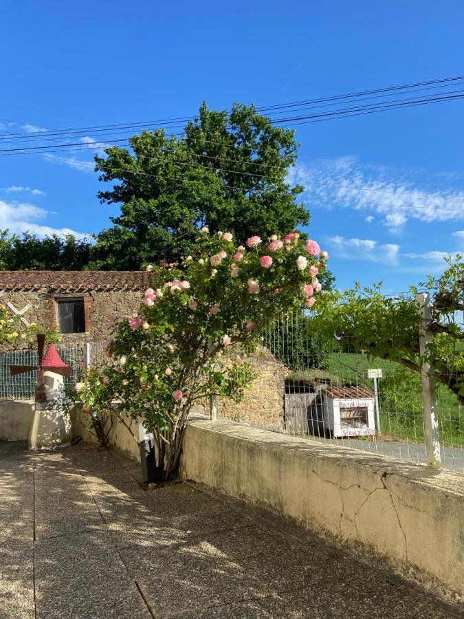 ホテル Le Petit Moulin プゾージュ エクステリア 写真