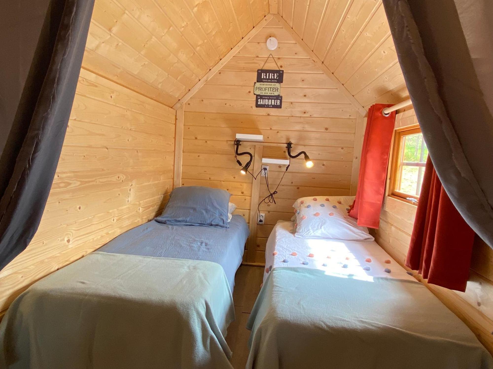 ホテル Le Petit Moulin プゾージュ エクステリア 写真